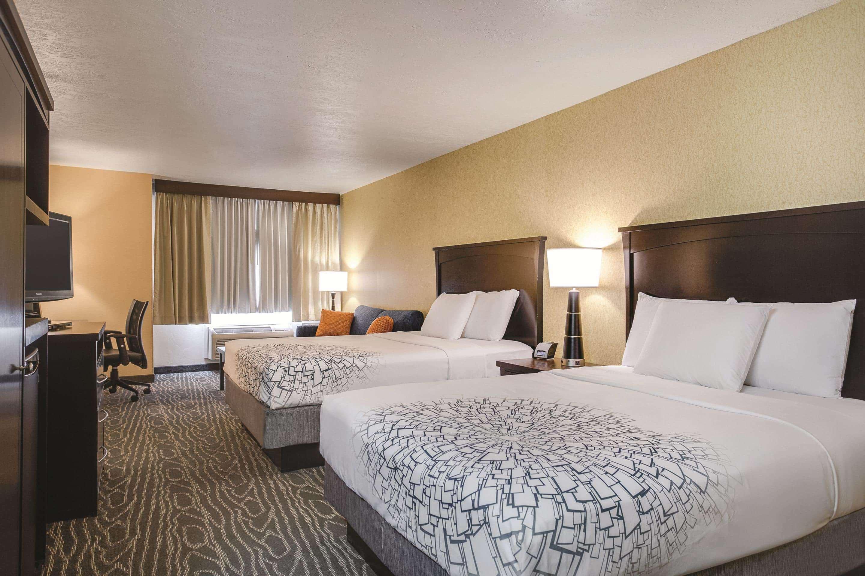 La Quinta By Wyndham Logan Hotel Exterior photo
