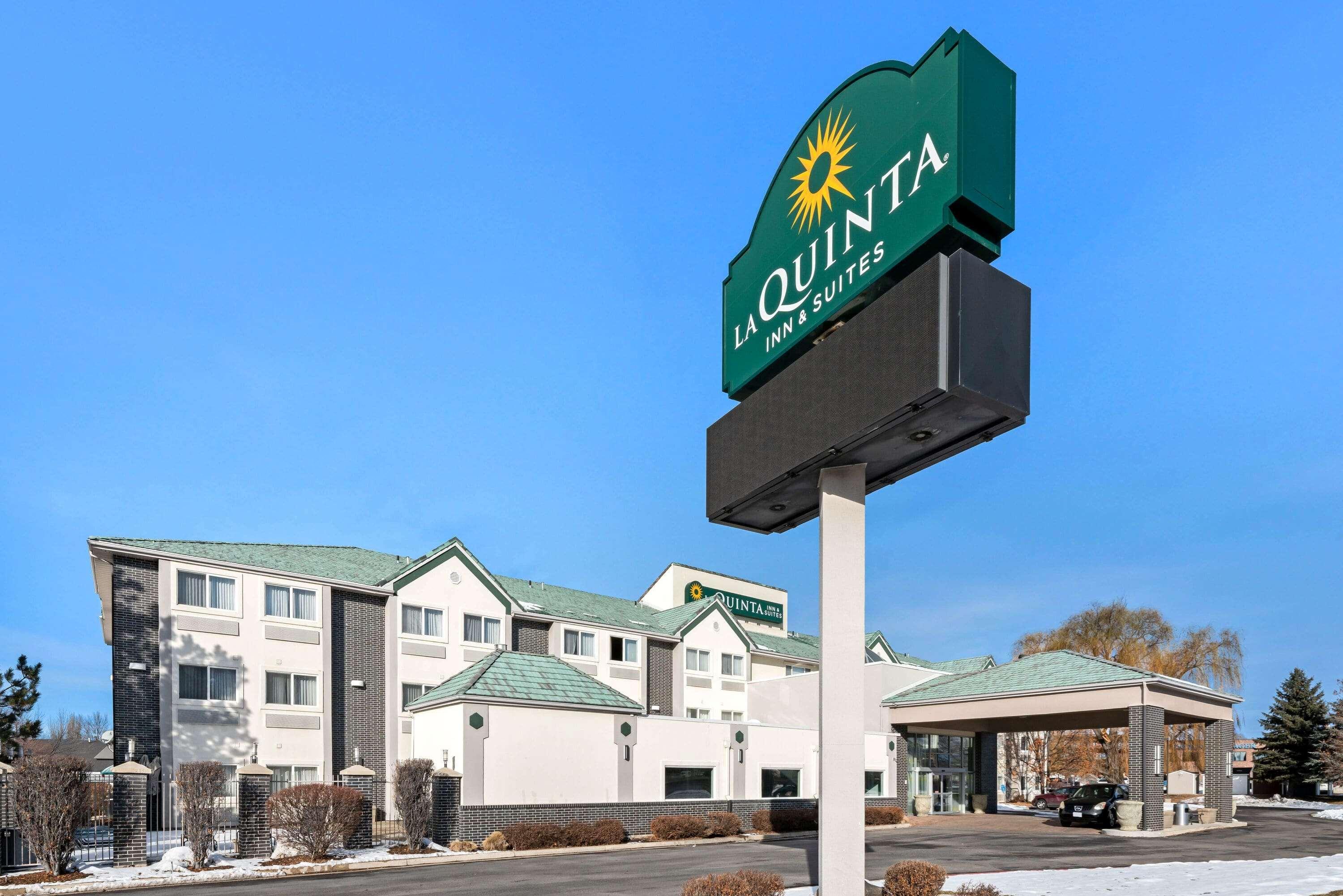 La Quinta By Wyndham Logan Hotel Exterior photo